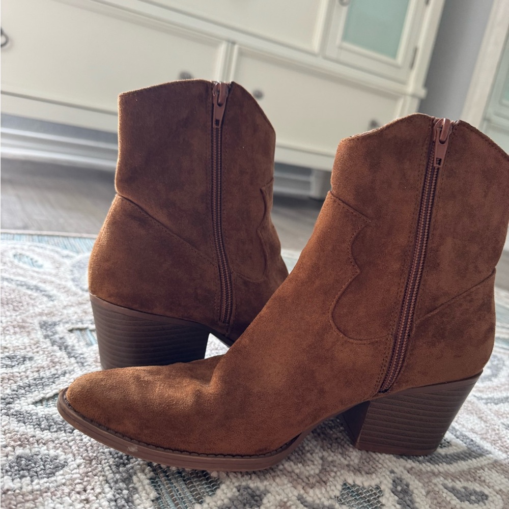 Brown Suede Boots. Forever 21. Size 6.5-7. Comfortable.